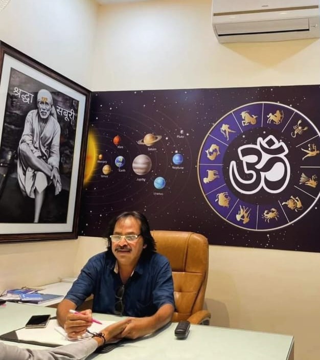Ved Prakash Agarwal - Numerologist & Palm Reader